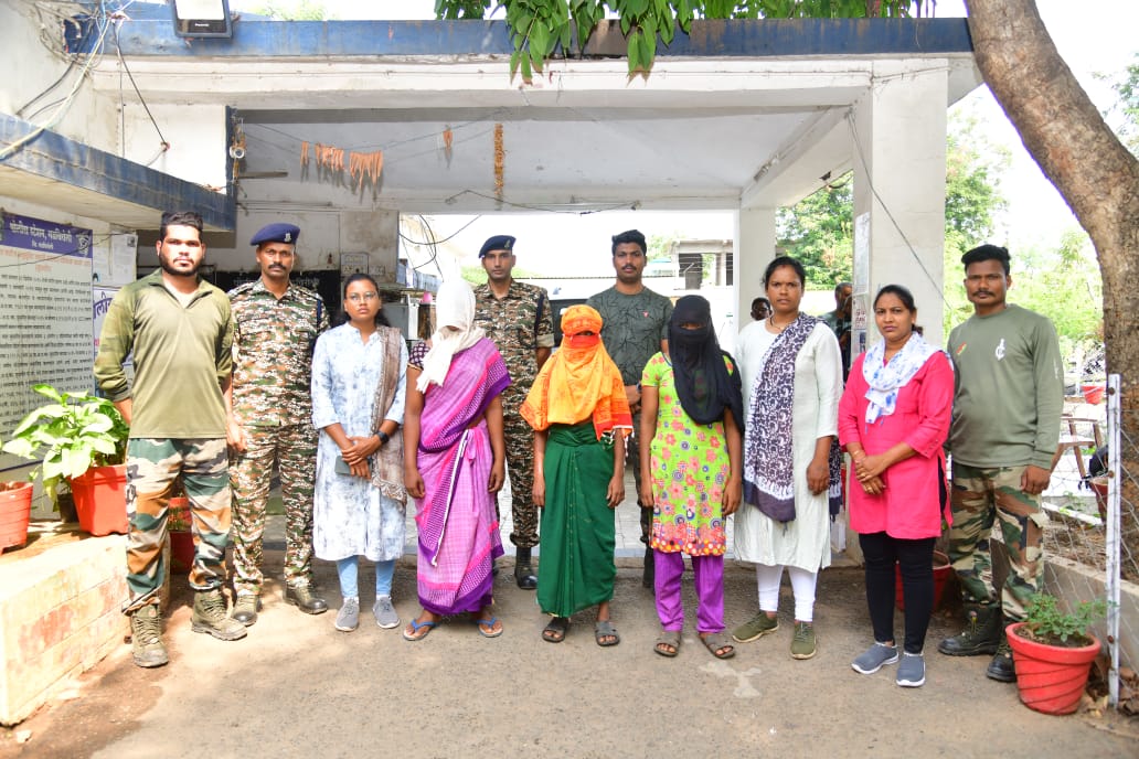 विध्वंसक कारवाई करण्याच्या तयारीत असलेल्या पाच जहाल माओवाद्यांना गडचिरोली पोलीस दल व सिआरपीएफने घेतले ताब्यात