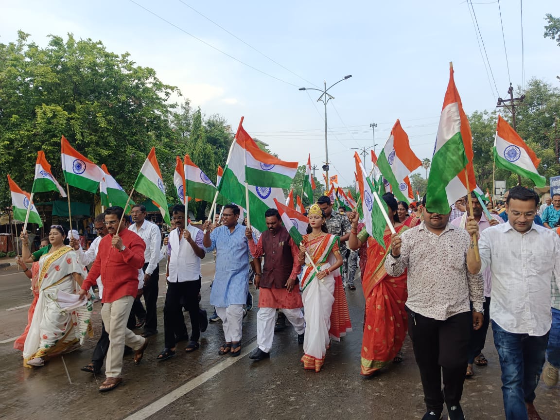 गडचिरोलीमध्ये भव्य तिरंगा यात्रा — 'ऑपरेशन सिंदूर' ला पाठिंबा देत देशभक्तीची सळसळती अभिव्यक्ती