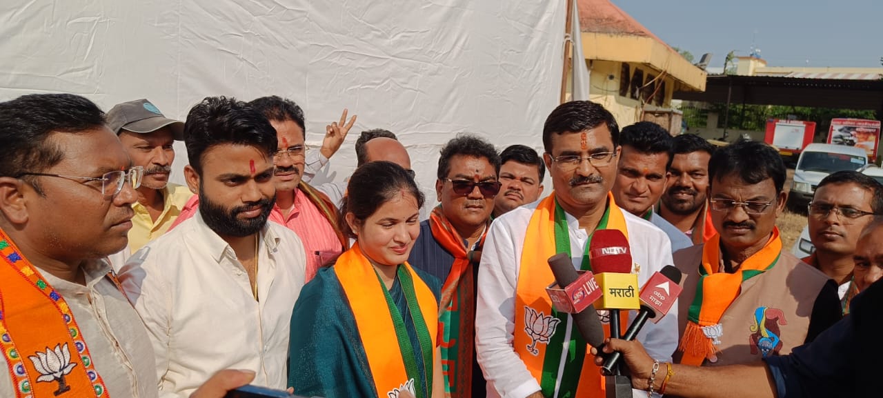 भाजपाच्या नगराध्यक्ष उमेदवार ॲड. प्रणोती निबोंरकर (भांडेकर) यांची प्रचारात आघाडी. महसूल मंत्री बावनकुळे यांच्या हस्ते आज प्रचार कार्यालयाचे उद्घाटन.