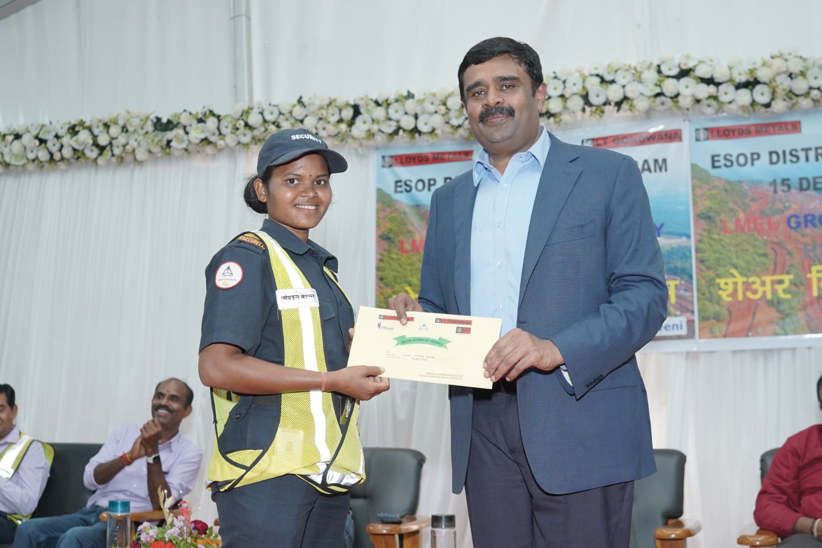 Udit Utsav II Celebrated with Grandeur at Lloyds Raj Vidya Niketan, Showcasing Excellence, Culture and National Pride